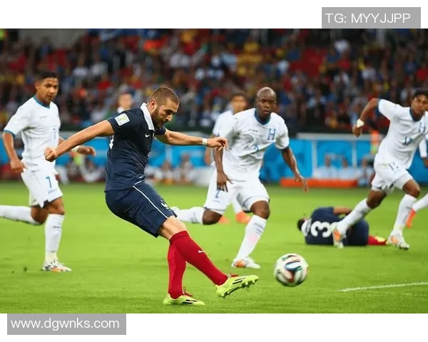 上届足球明星的精彩瞬间与经典图片回顾